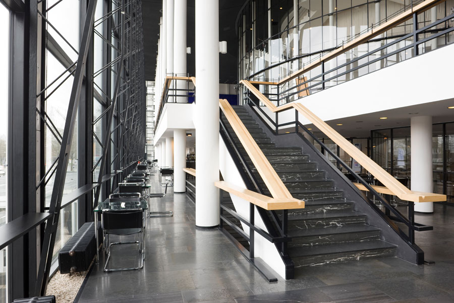 Treppe zu Hauptfoyer.