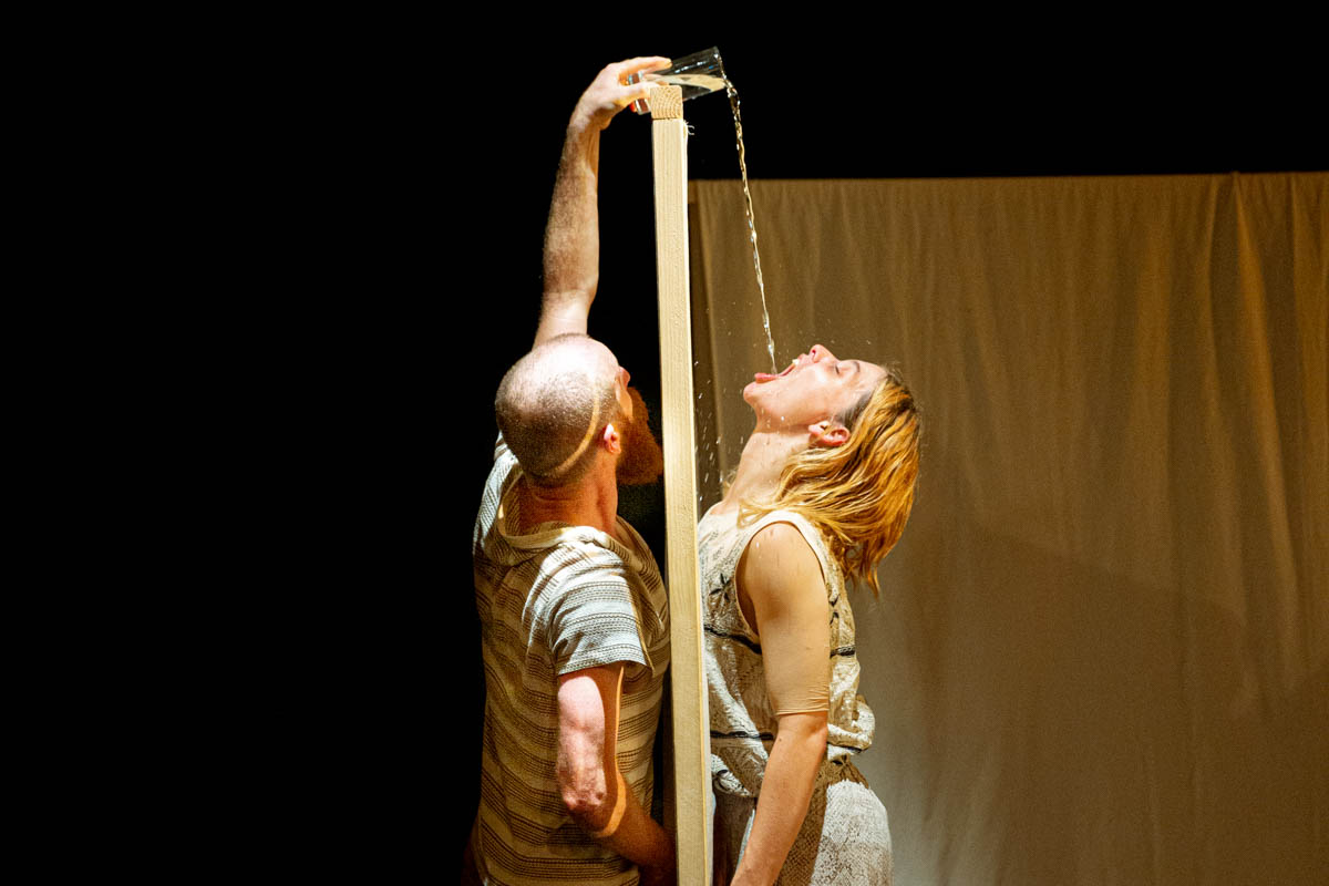 „Bombe spricht“ Tanztheater von Rolf Baumgart & Yoshiko Waki