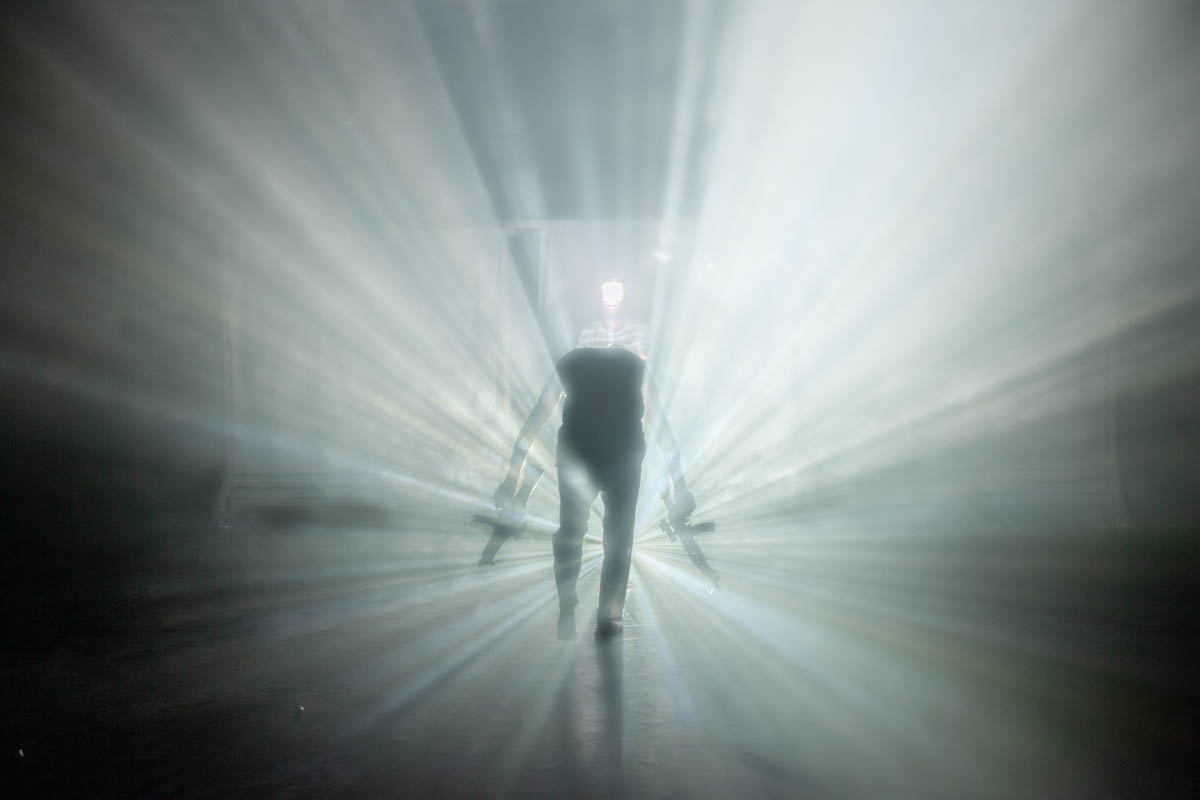 „Bombe spricht“ Tanztheater von Rolf Baumgart & Yoshiko Waki