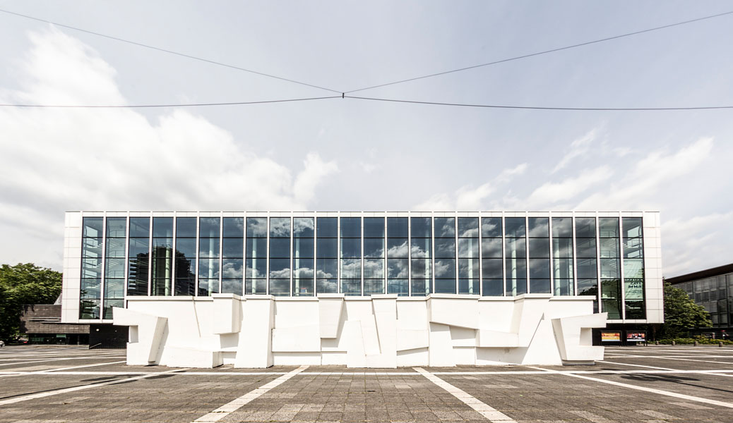 MiR, Hauptfassade