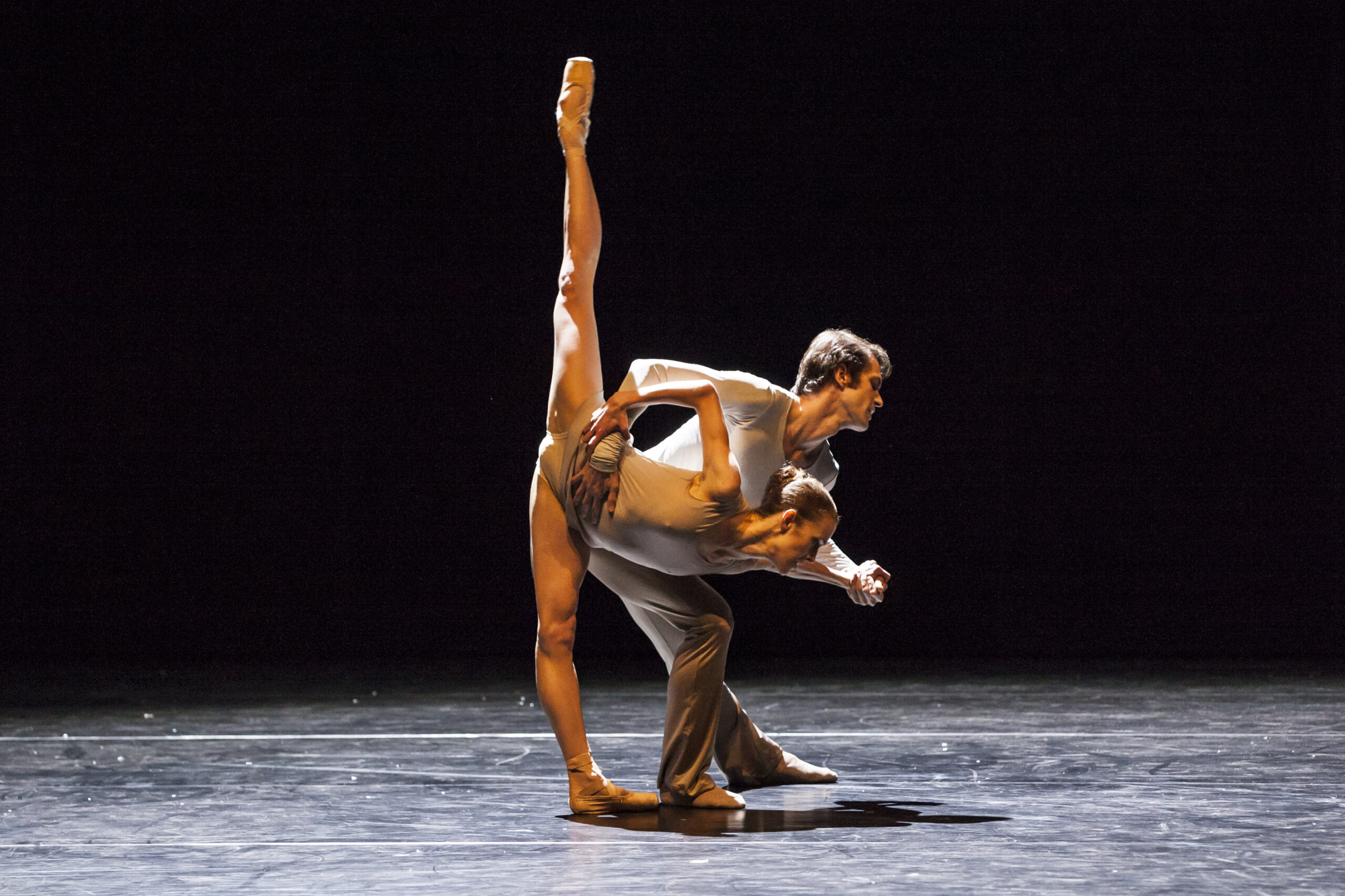 Bridget Breiner und Iván Gil Ortega in „On the Nature of Daylight“ von David Dawson.